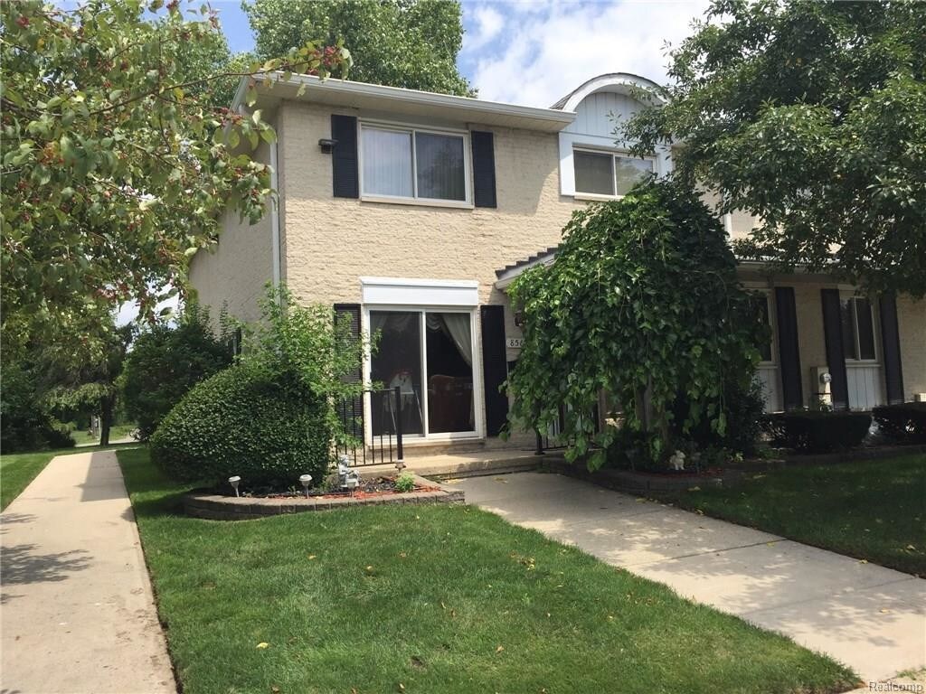 8561 Hampshire Dr, Sterling Heights, MI 48313 Condo for Rent in