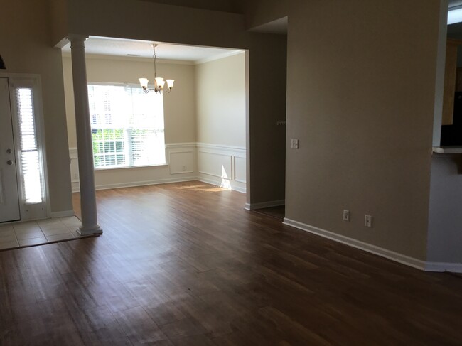 Building Photo - 159 Brickhill Circle