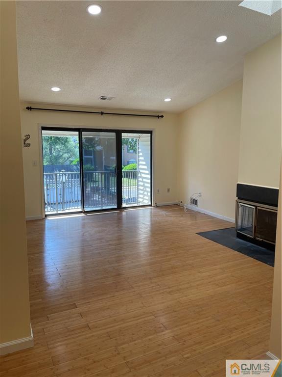 Building Photo - 53 Taylor Dr