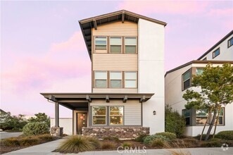 Building Photo - 751 Benchmark