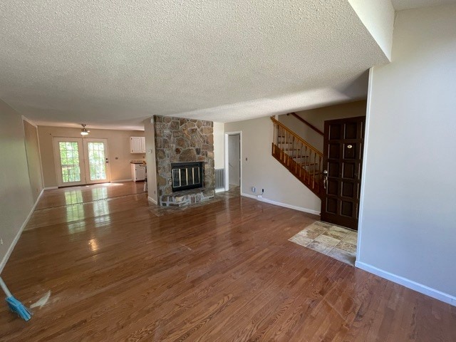 Living room with propane fireplace - 1135 Breckenridge Dr