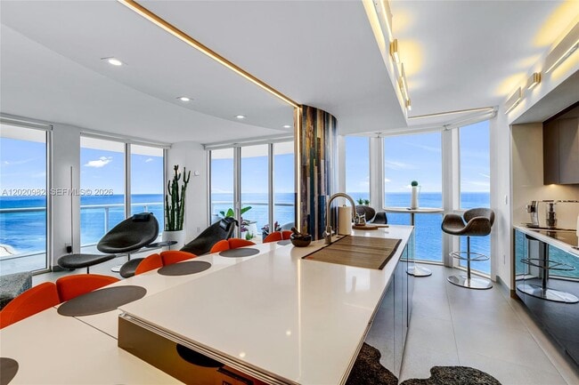Foto del edificio - 6365 Collins Ave