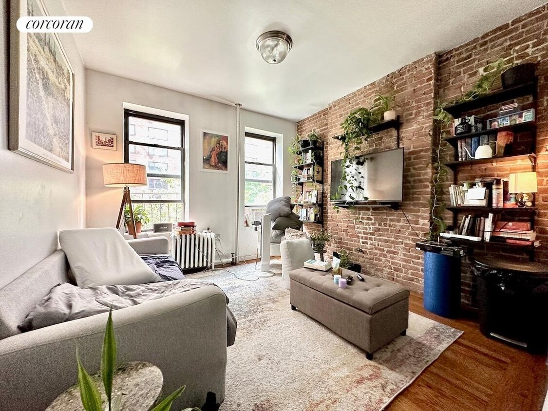Primary Photo - 15 W 100th St