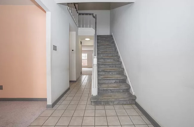 Building Photo - 704 Weatherstone Dr