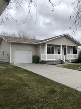Building Photo - 216 Susan Dr