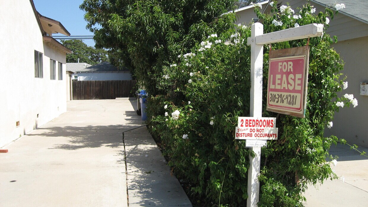 Primary Photo - 3656 1/2 Beethoven St