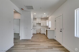 Building Photo - 383 N 16th St