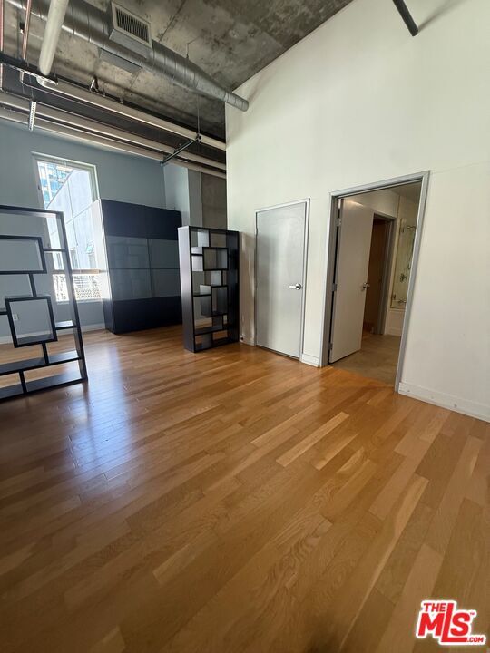Foto del edificio - 645 W 9th St