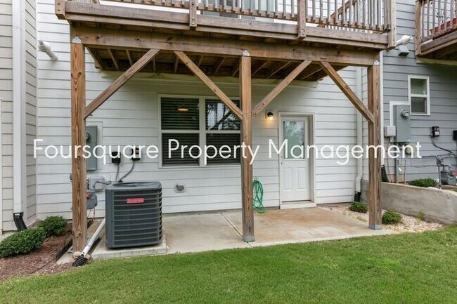 Building Photo - Townhome | Bonus Room | Front and Back Bal...