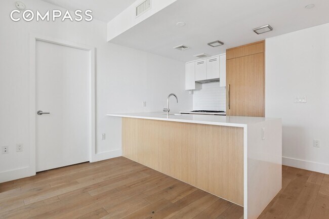 Building Photo - 319 Schermerhorn St