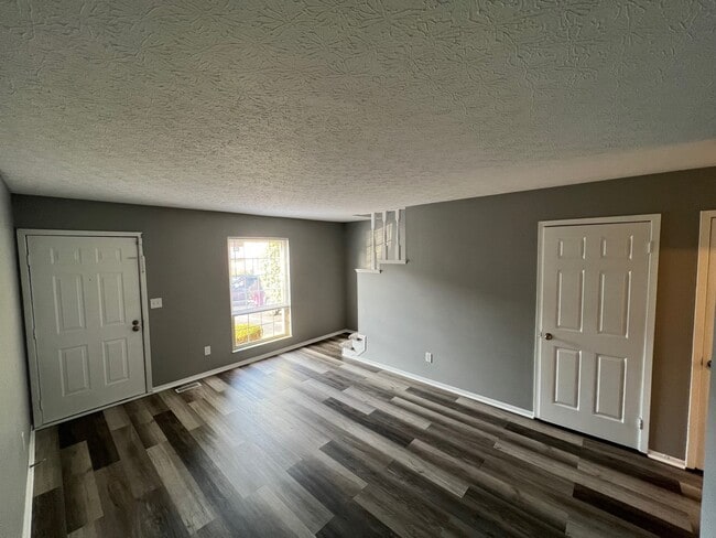 Building Photo - 5350 Shiloh Dr
