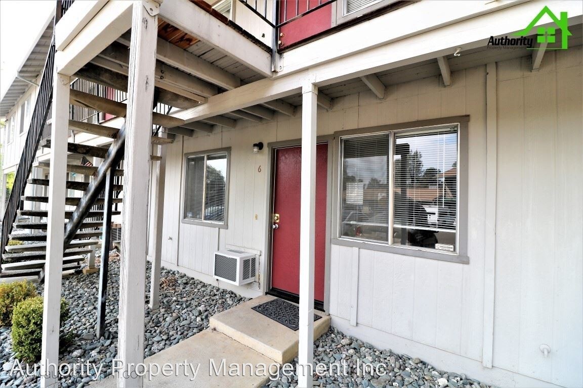 Primary Photo - 236 Boulder Creek Dr
