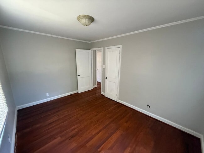 Building Photo - 2 Bedroom House near Downtown Raleigh east of Oakwood