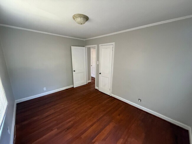 Foto del edificio - 2 Bedroom House near Downtown Raleigh east of Oakwood