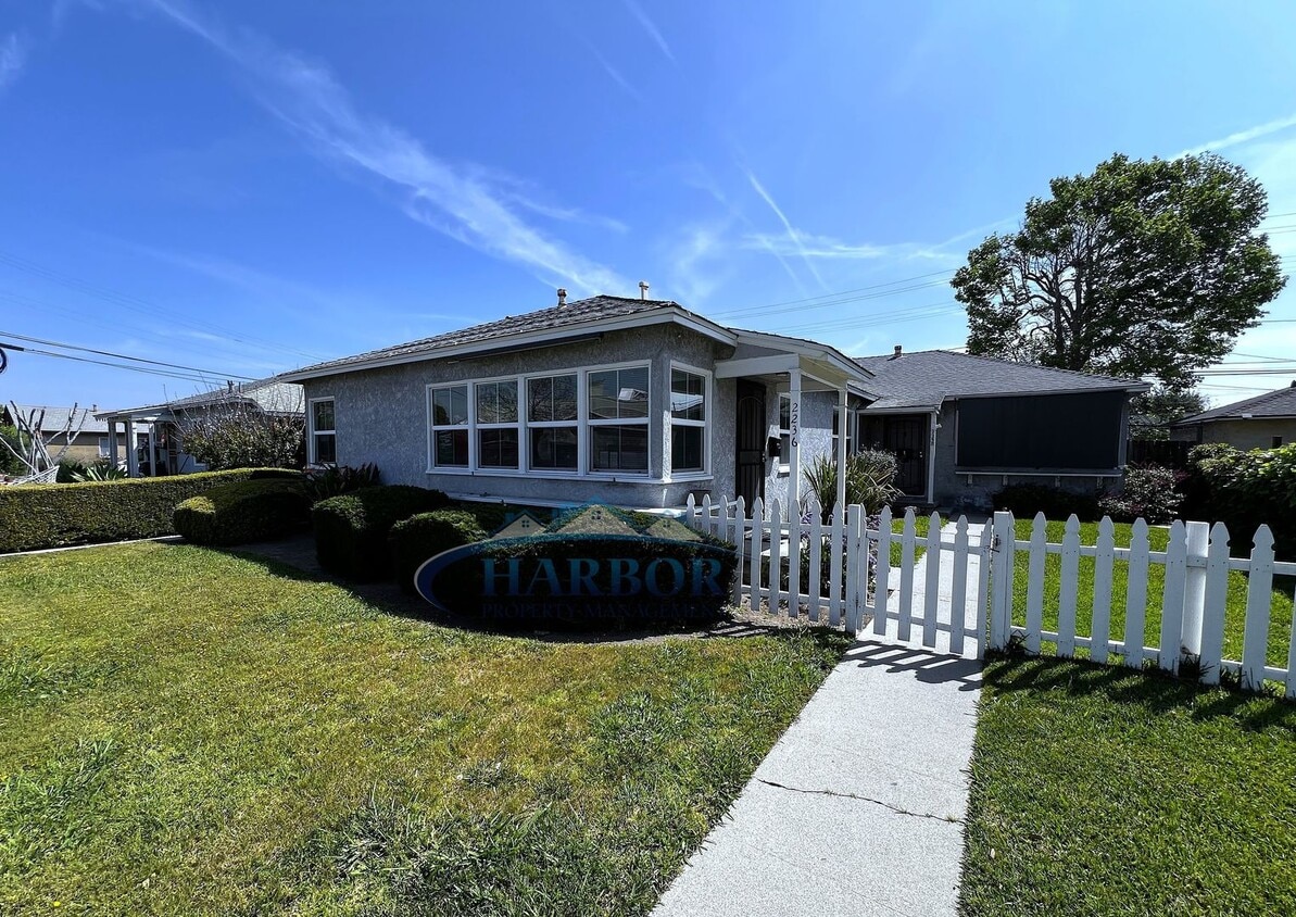 Foto principal - Charming Front Unit 2 Bedroom 1 Bath