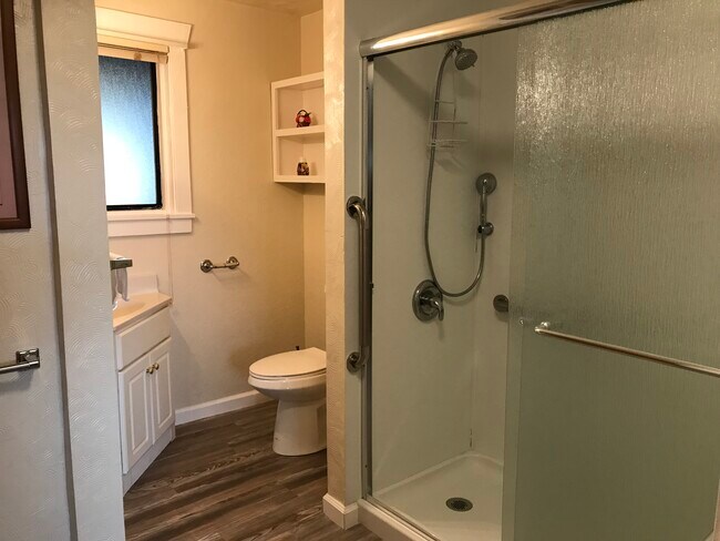 Foto del edificio - 1213 Barclay Ln