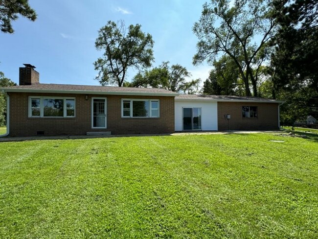 Building Photo - 12301 S Sherman Lake Dr