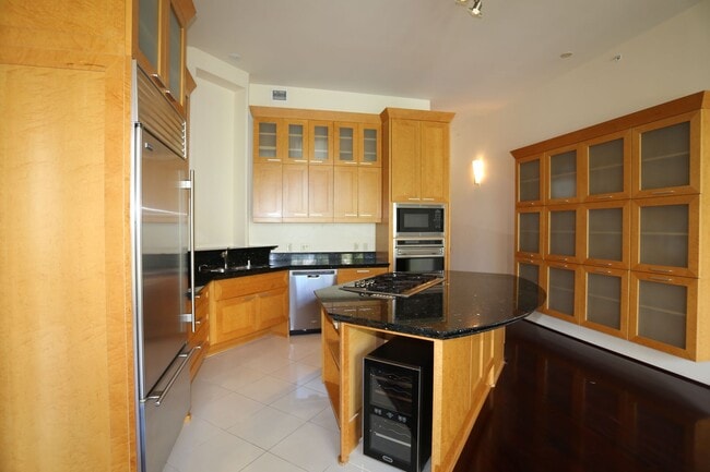 Foto del edificio - Loft at Waikiki - 2 Bdrm/2 Bath/2 Prkg - $4,500