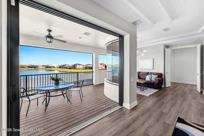 Foto del edificio - 3638 Lake Adelaide Pl