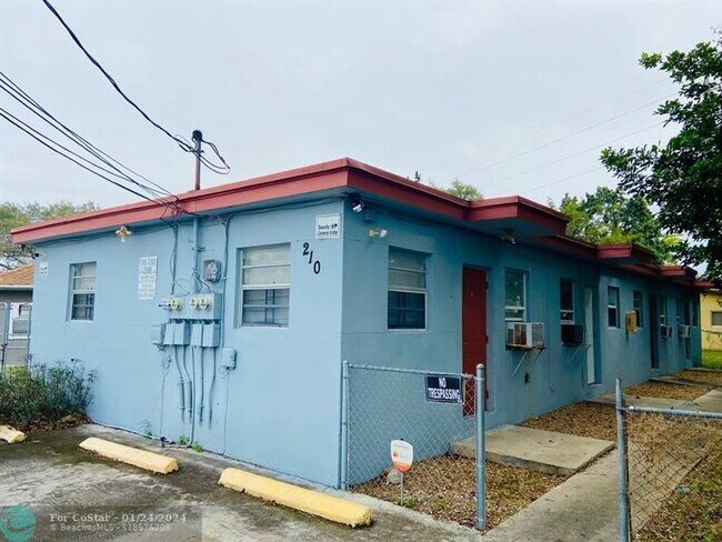 Foto del edificio - 210 NW 5th Ave