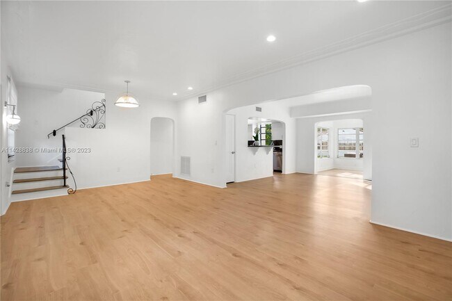 Foto del edificio - 2033 N Bay Rd