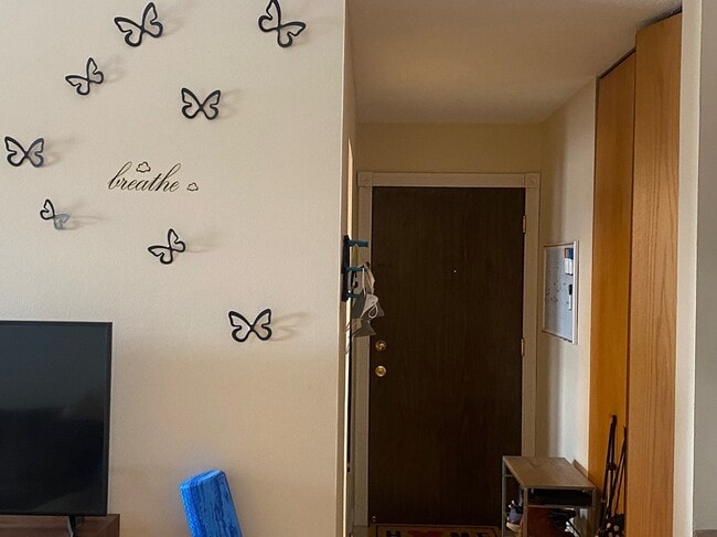 Building Photo - 821 Smetana Rd