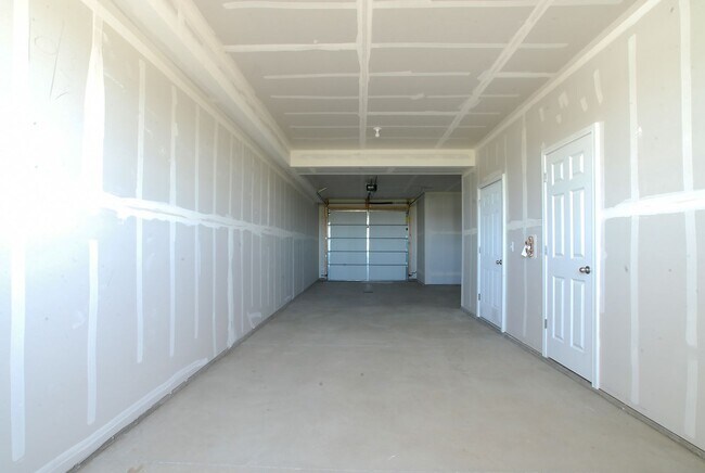 Building Photo - 3163 Sullivan Lp