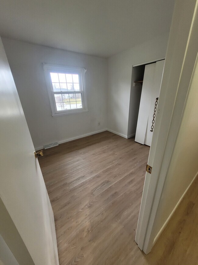 Building Photo - 3667 Brookview Ct