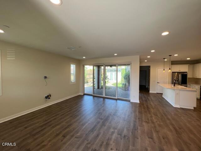 Building Photo - 10527 Santa Monica St