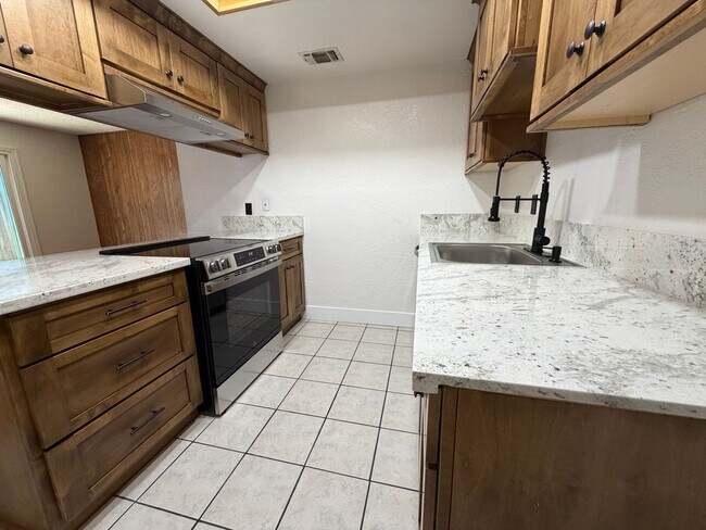 Building Photo - Fully Renovated 2-Bedroom Home with Spacious Backyard – Move-In Ready in Sacramento