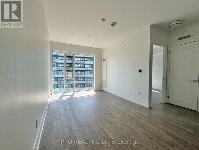 Photo du bâtiment - 470-1470 Front St W