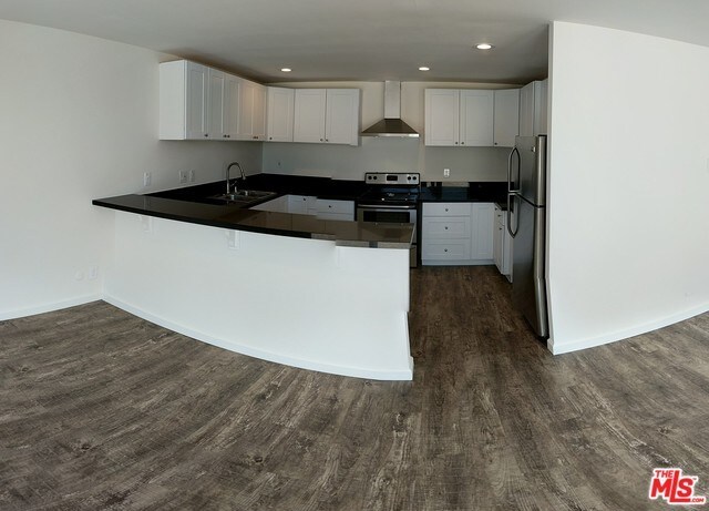 Foto del edificio - 2210 N Beachwood Dr