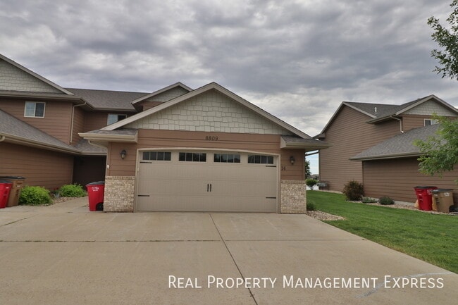 Building Photo - Fantastic 2 Bedroom 2 Bathroom Condo on th...
