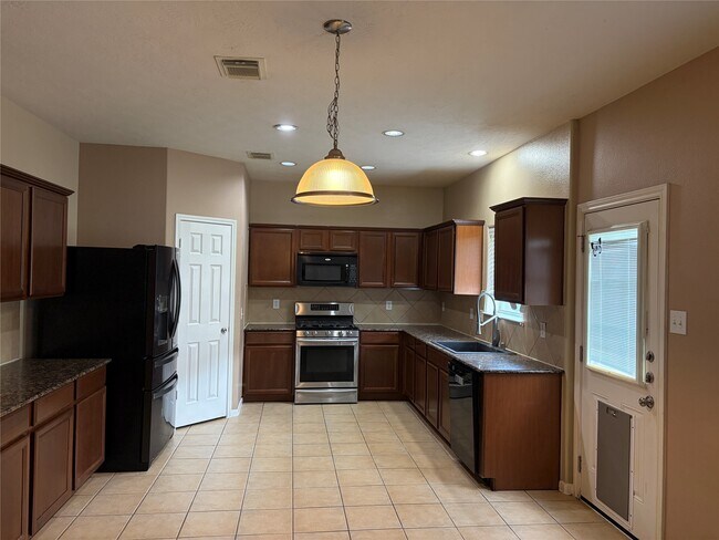 Building Photo - 410 Sunwood Glen Ln