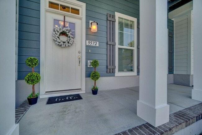 Building Photo - Available 08-05-25! Coastal Luxury Townhom...