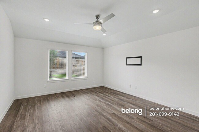 Building Photo - 4222 Multnomah Fls Dr