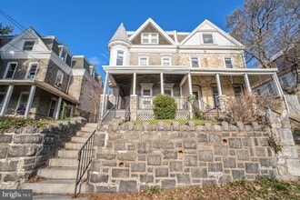 Building Photo - 201 Sumac St