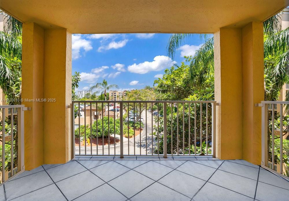Foto principal - 19555 E Country Club Dr