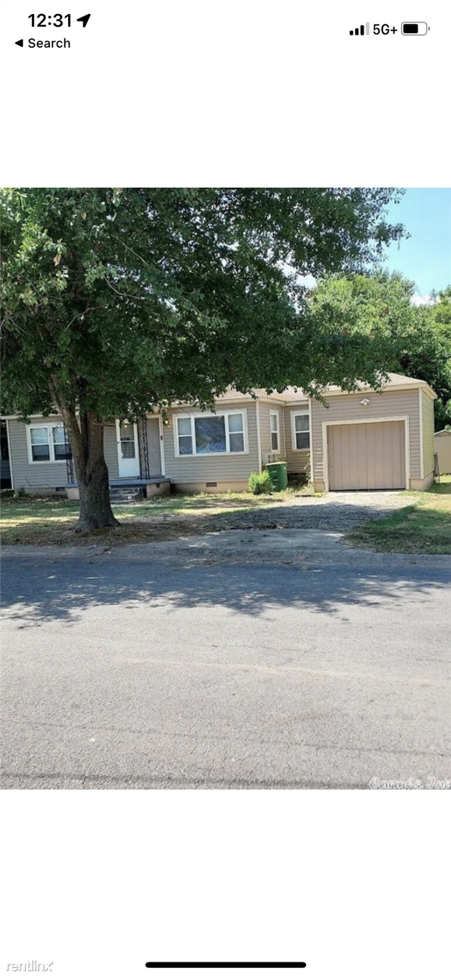 Building Photo - 3 br, 1 bath House - 20 Wright Circle