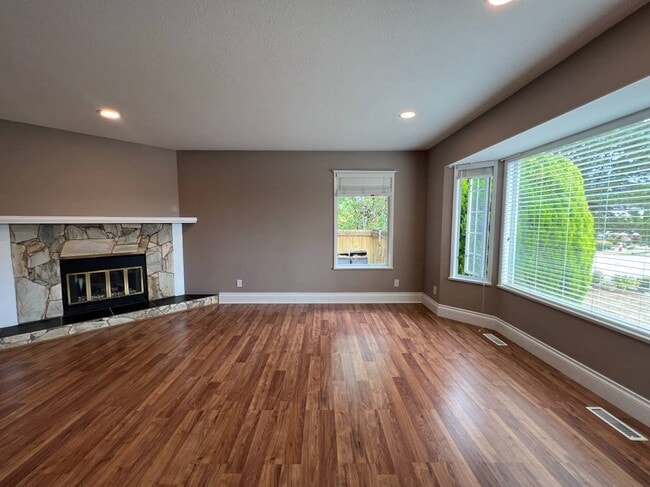 Building Photo - 12169 Cherrywood Dr
