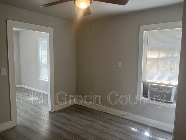 Foto del edificio - 219 N Bristow Ave