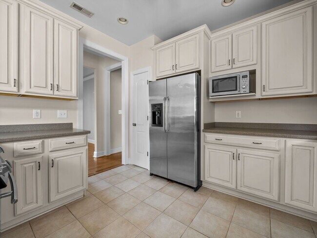 Building Photo - 541 Park Meadows Dr