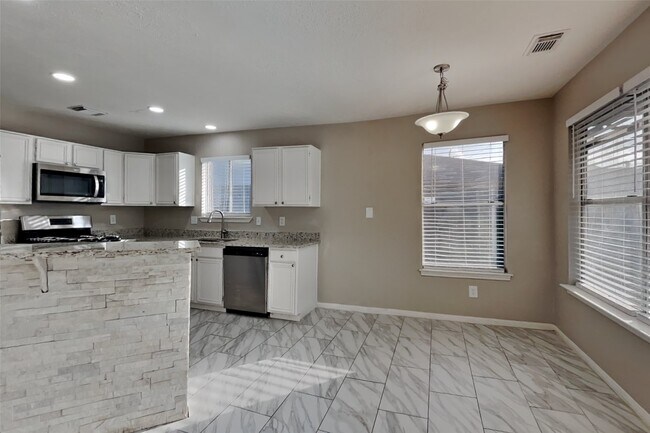 Foto del edificio - 5419 Roserock Ln