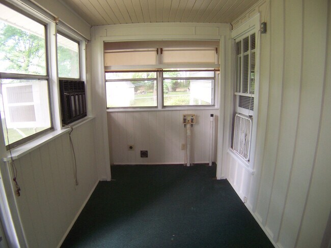 Foto del edificio - 1 Bedroom off Staley Rd!