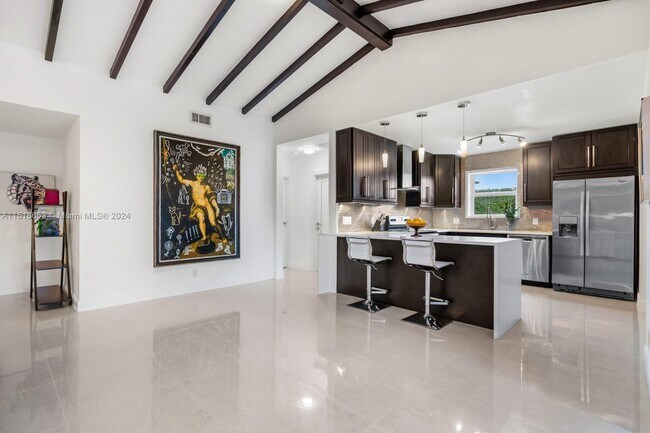 Foto del edificio - 2830 NE 56th Ct