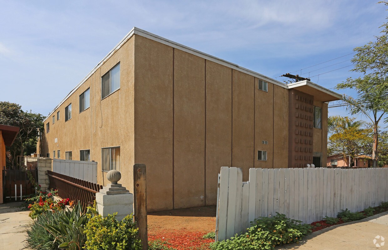 Foto del edificio - 1434 E 18th St