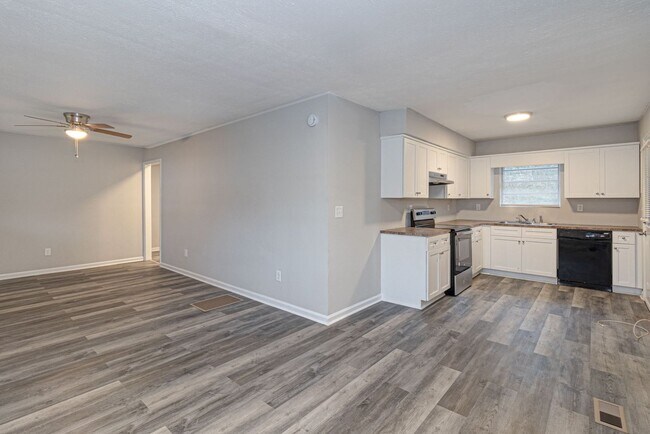 Building Photo - Beautiful Cottage Rental Home