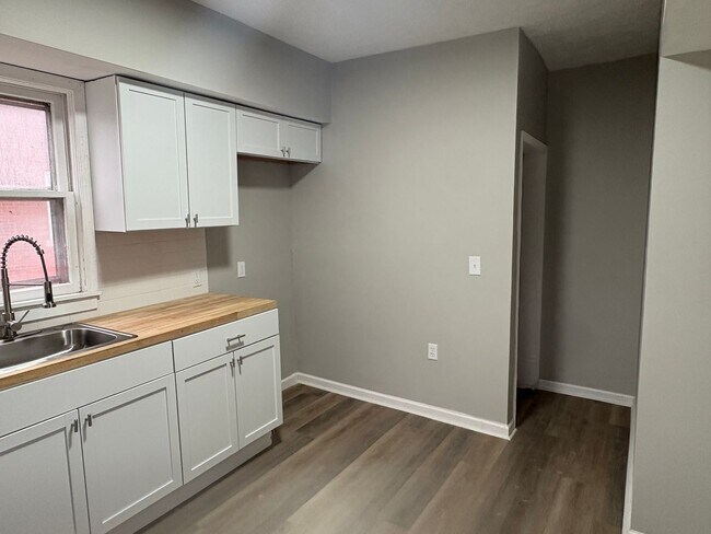 Foto del edificio - 1046 W 21st St