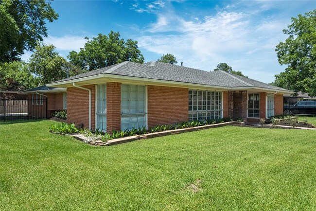 Building Photo - 3830 Linkwood Dr