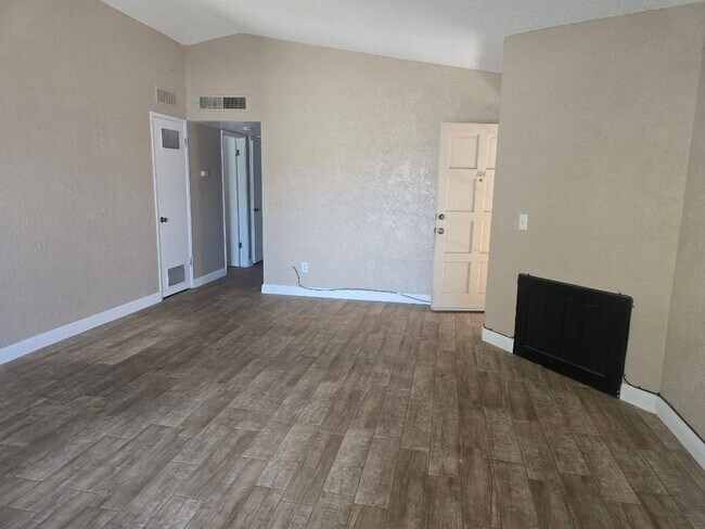 Foto del edificio - Spacious 2BD/2BTH with Private 2 Car Garag...